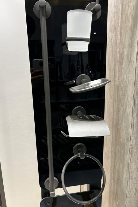 طقم إكسسوارات حمّام جداري رمادي غامق